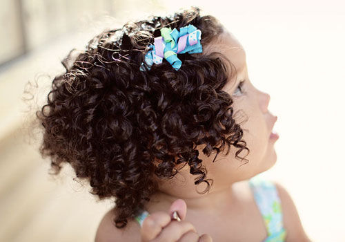 Penteado infantil para cabelo cacheado, crespo e ondulado